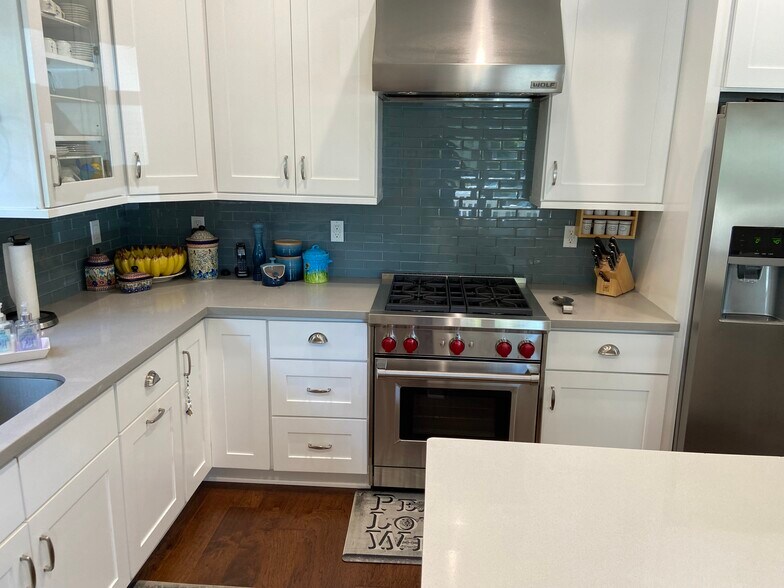 Building Photo - 4470 Stansbury Ave