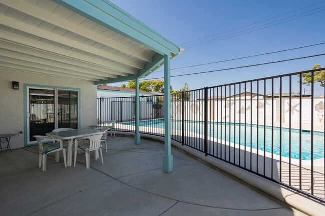 Building Photo - 11801 Rexford Rd