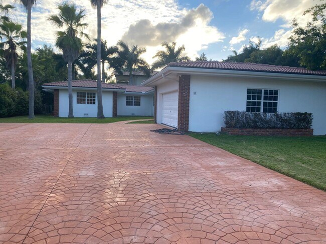 Primary Photo - 52 Camden Dr
