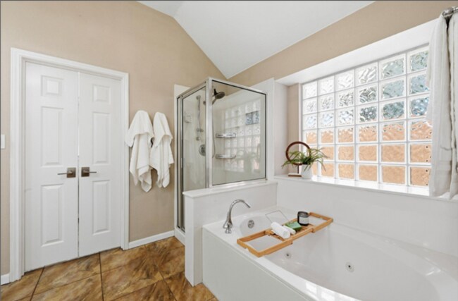 Building Photo - 905 Hunter's Creek Dr