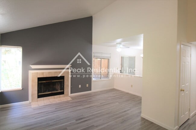 Building Photo - Updated 3bd/2.5ba West Sacramento Home with 2 Car Garage