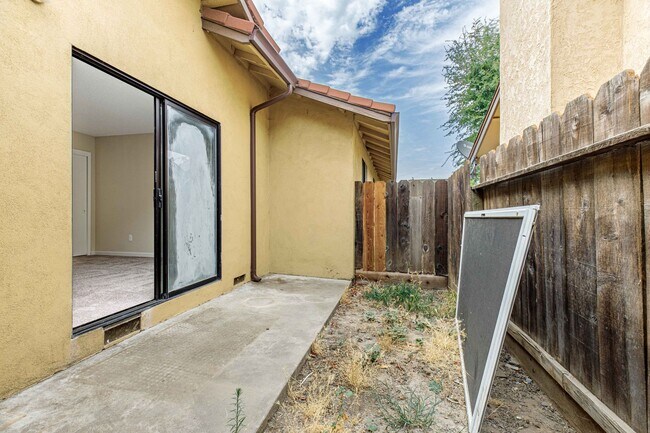 Building Photo - 3521 Akeby Dr