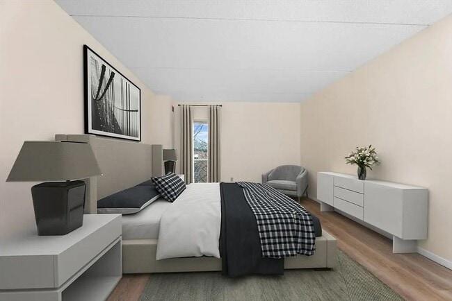 Building Photo - LOVELY ONE BEDROOM