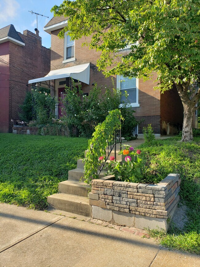 Building Photo - 6909 Bruno Ave