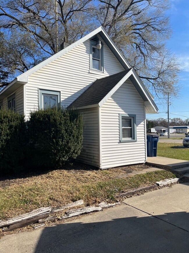 Building Photo - Charming 3-Bed, 1-Bath Single-Family Home ...