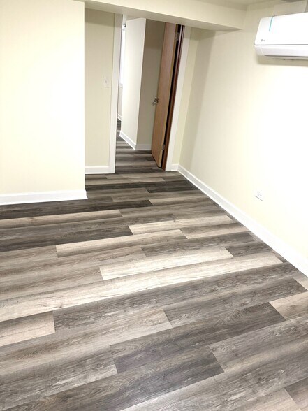 Building Photo - 10351 Cambridge St