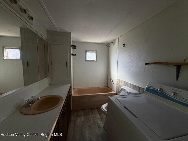 Building Photo - 384 Glenerie Blvd