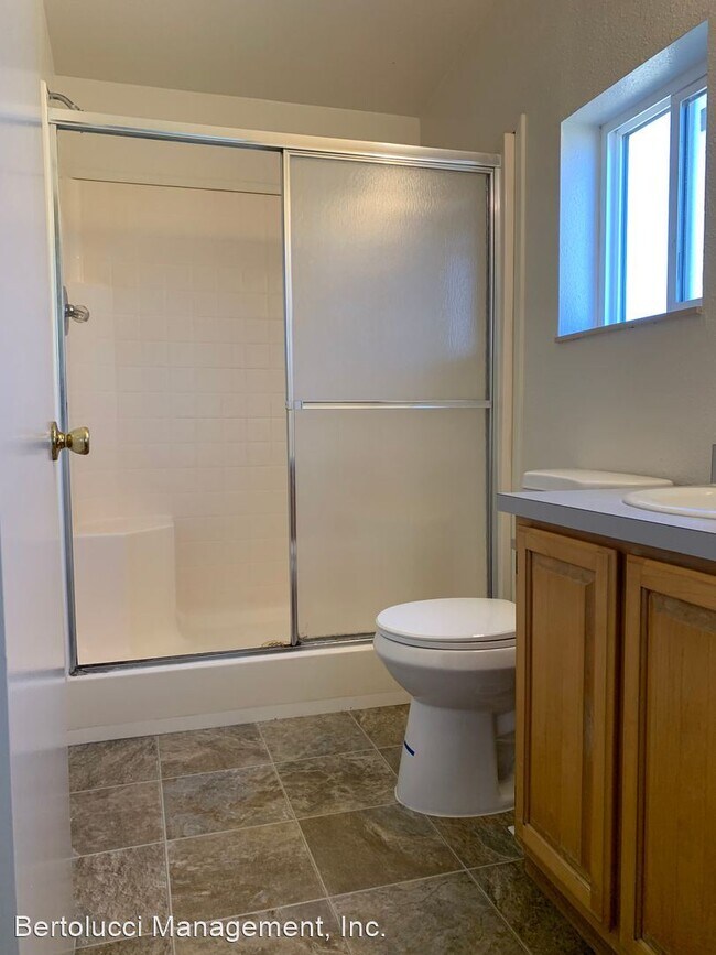 Building Photo - 3 br, 2 bath House - 40505 Hess Rd.