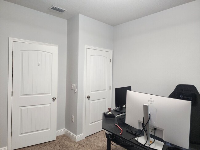 Building Photo - 104 Moonraker Cir