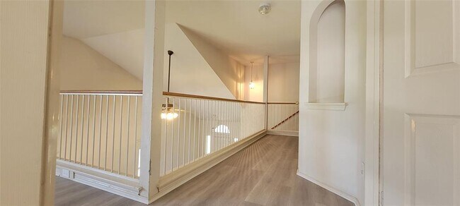 Building Photo - 2505 Winslow Dr