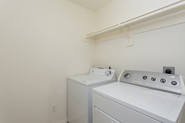 Building Photo - 21915 Rivergate Ct