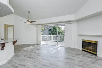 Building Photo - Remodeled 3 Bed Penthouse Condo