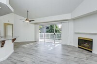 Building Photo - Remodeled 3 Bed Penthouse Condo