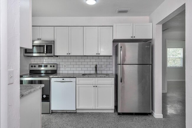 Building Photo - 4882 Jefferson Rd