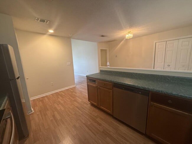 Building Photo - 535 N Forest Dr