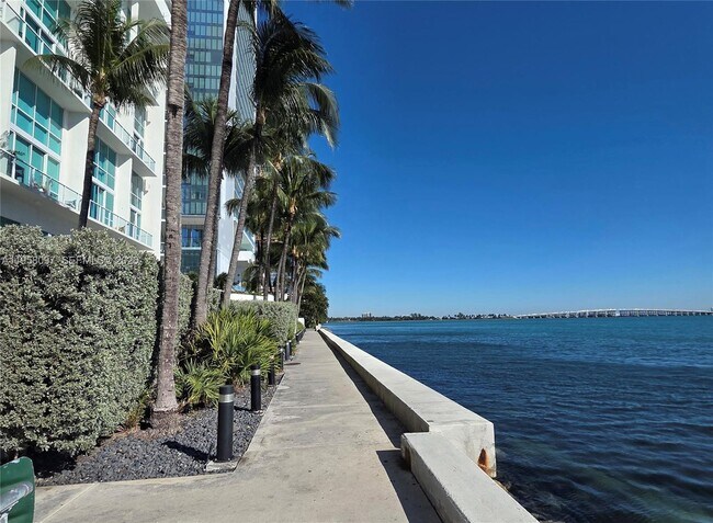 Building Photo - 471 NE 25th St