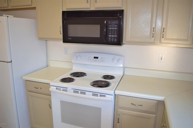 Building Photo - 13323 E Butler St