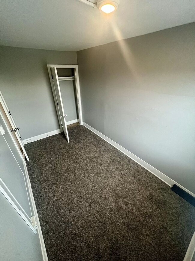 Building Photo - Newly Renovated 4BR/1BA in Wilmington - No...