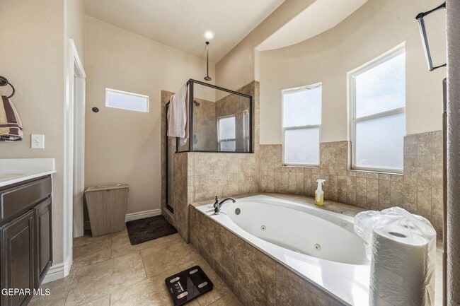 Building Photo - 3645 Almond Beach Dr