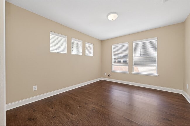 Building Photo - 65 Scarlet Woods Ct