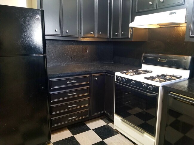 Kitchen - 1806 Banks St