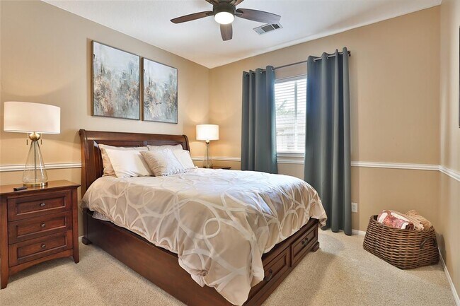 Building Photo - 8414 Green Valley Dr