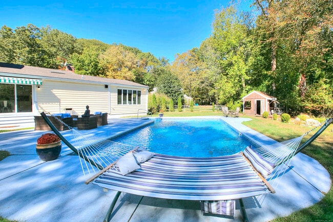 Building Photo - 19 Woodchuck Ct