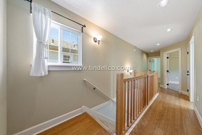 Building Photo - Amazing Eastmoreland Home Near Sellwood wi...
