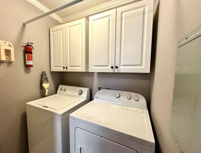 Building Photo - 955 Ridgepoint Ct