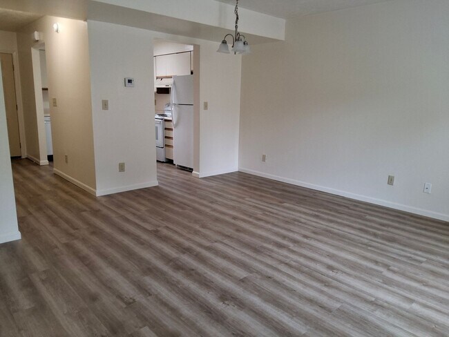 Building Photo - 14 Alderman Dr