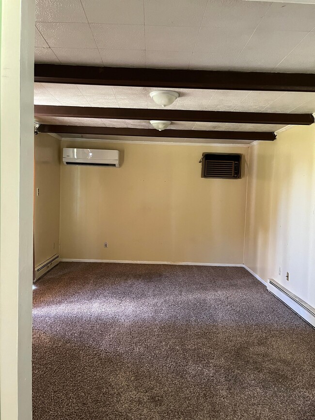 Building Photo - 6103 Glenview Dr