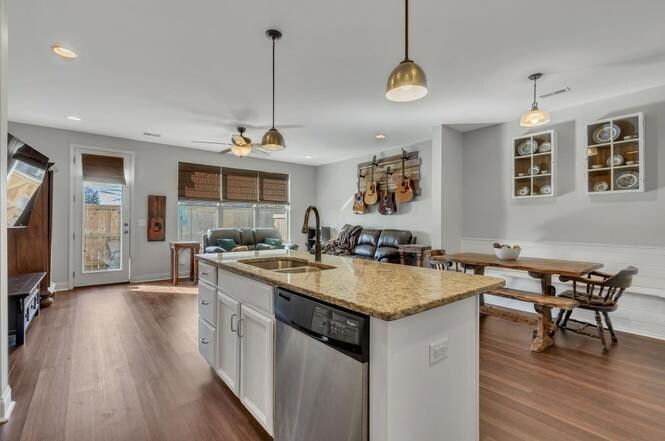Building Photo - 2017 Bungalow Dr