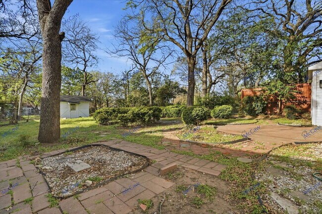 Building Photo - 2228 Goldenrod Ave