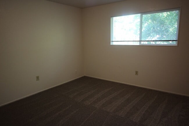 Building Photo - 2 Bedroom Townhome for Rent
