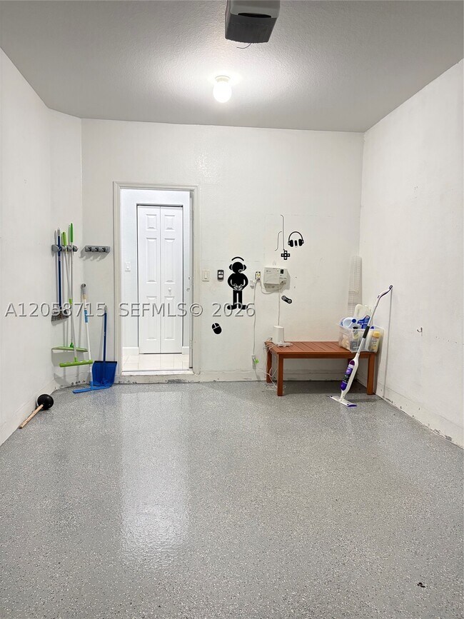 Building Photo - 10780 NW 74th St