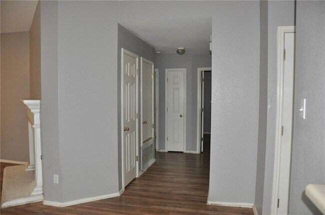 Building Photo - 10625 Royal Tara Cove