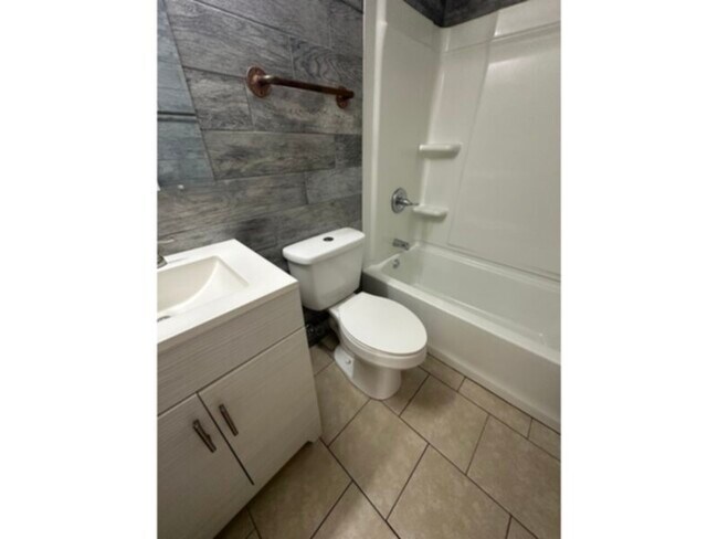 Building Photo - 7145 Pearson Rd