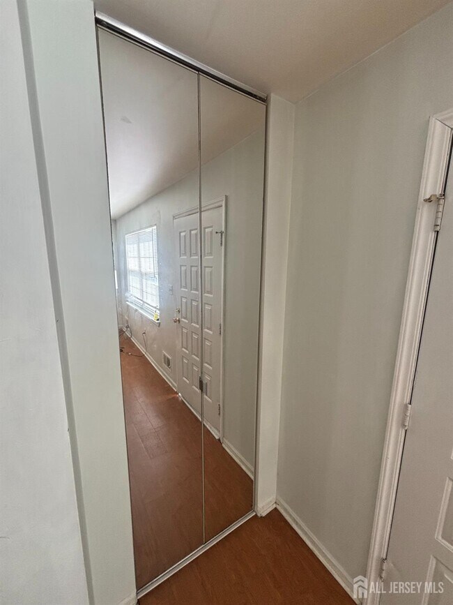 Building Photo - 211 Gambocz Ct