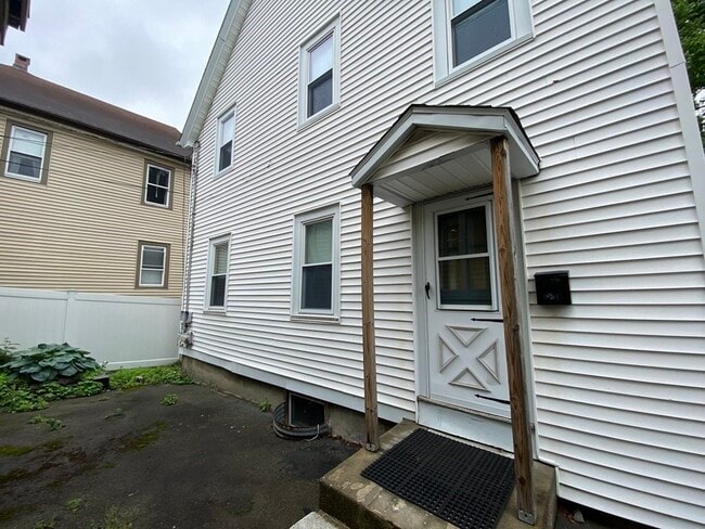 Building Photo - 37 Cottage St