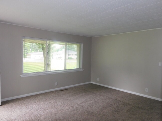 Building Photo - 901 Mahrenholz Ave