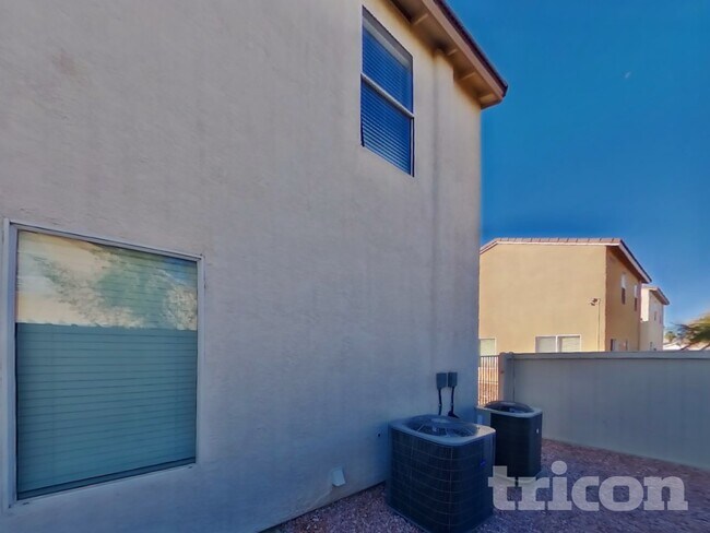 Building Photo - 6020 St Petersburg Dr