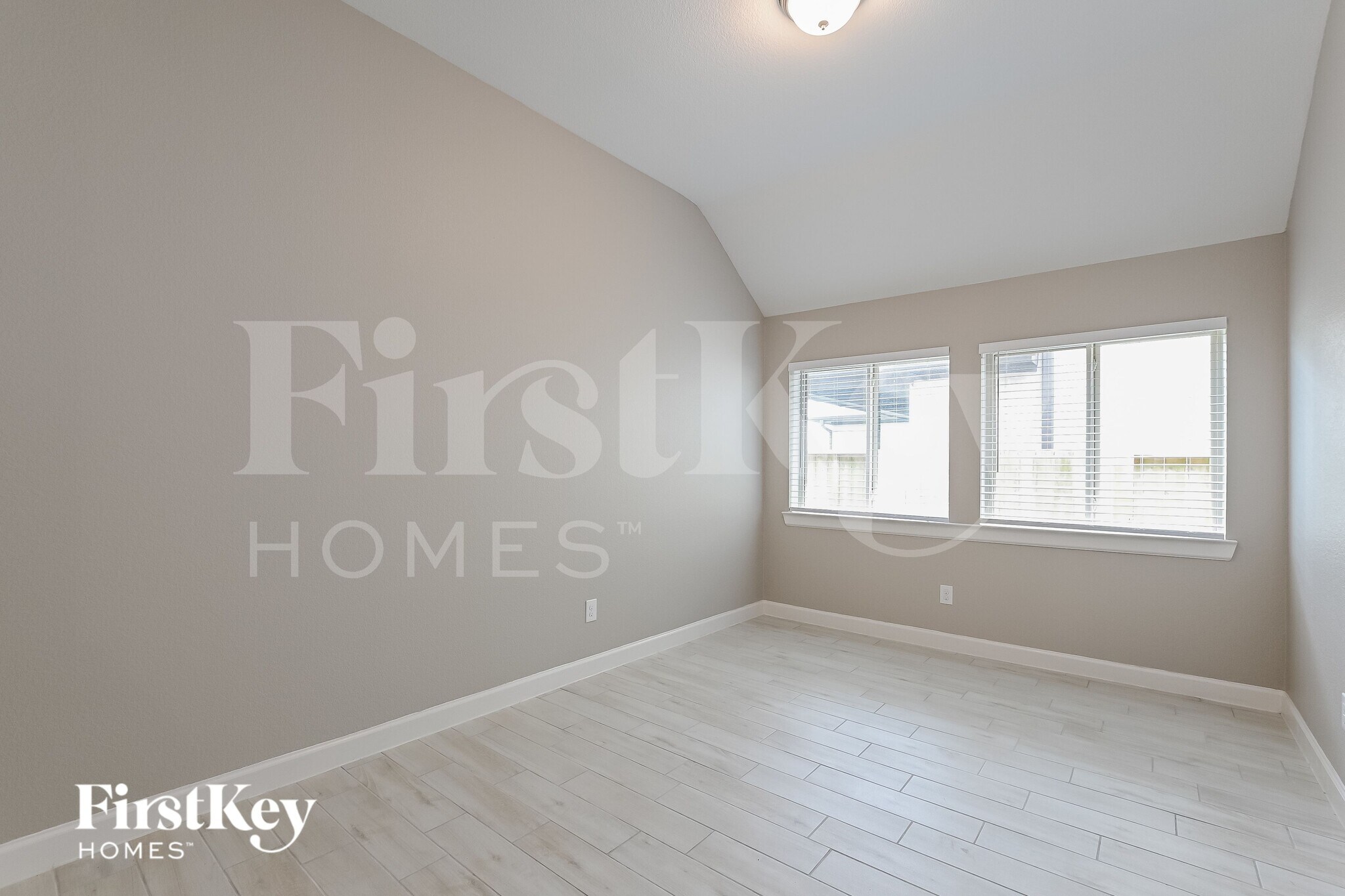 Building Photo - 10327 Armstrong Dr