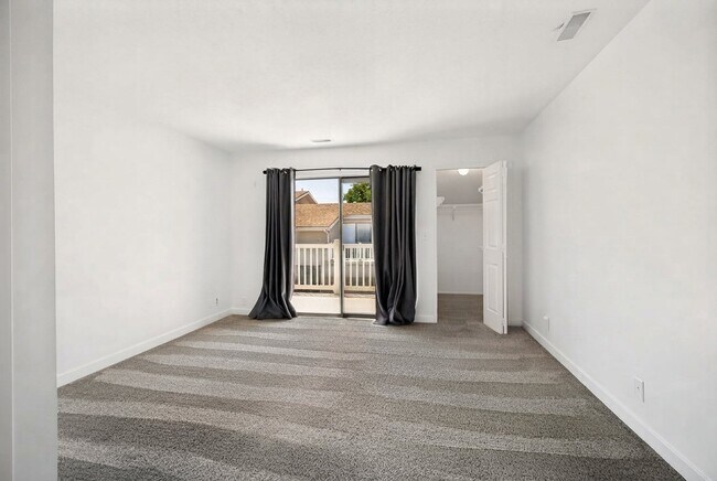 Building Photo - 8736 Oak Park Cir