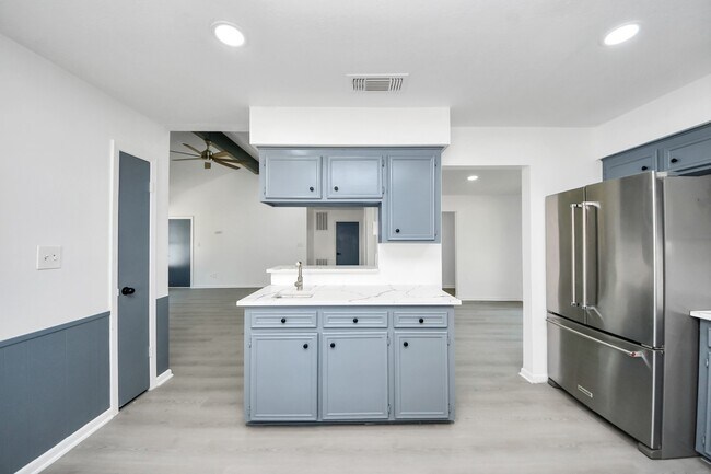 Building Photo - 23002 Grand Rapids Ln