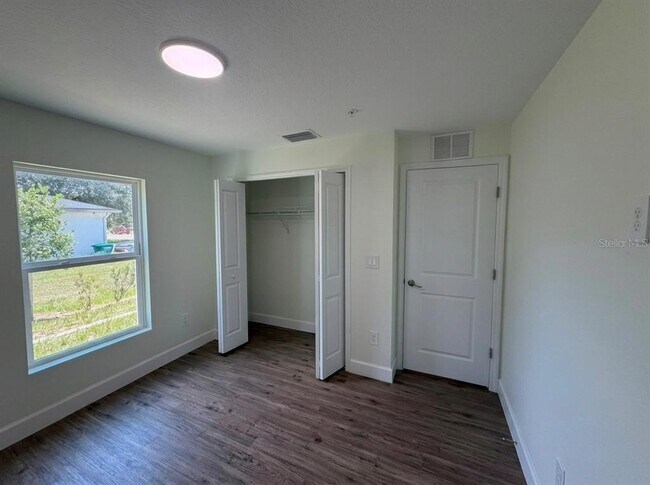 Building Photo - 2232 Florida Dr