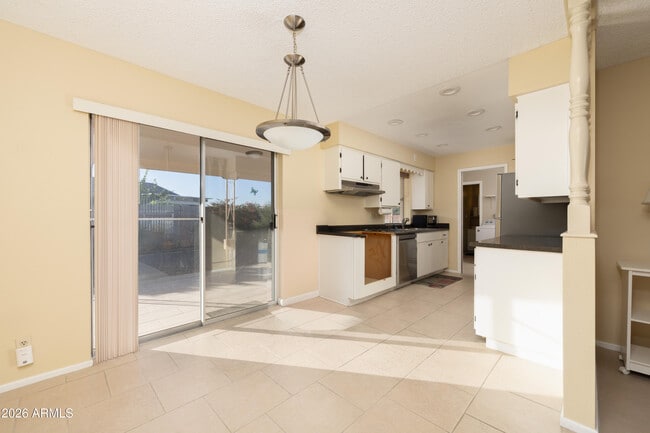 Building Photo - 4021 E Carol Cir