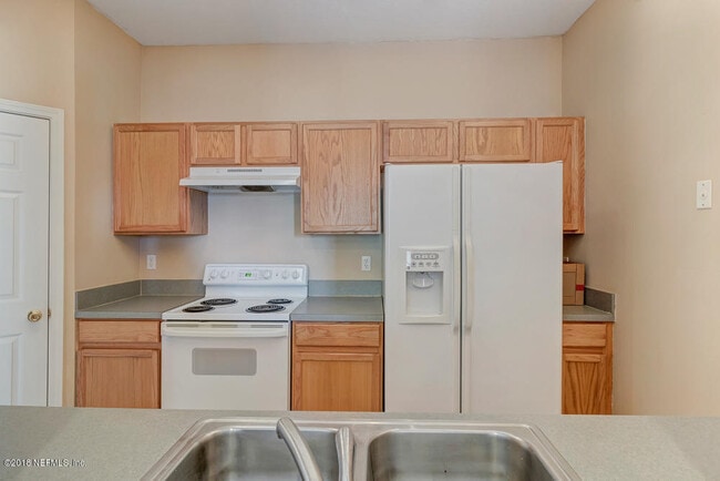 Building Photo - 7990 Baymeadows Cir E