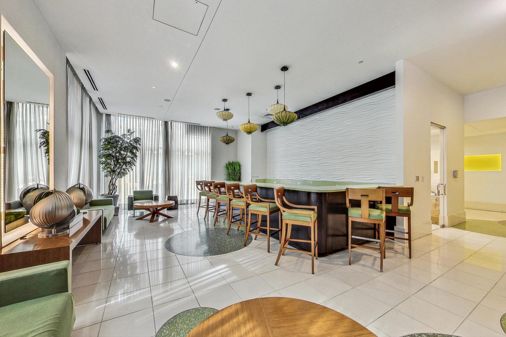 Building Photo - 123 S Green St