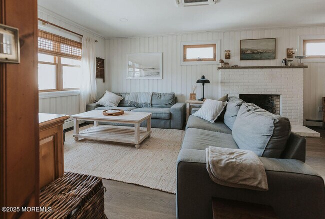 Building Photo - 35 12th Ave