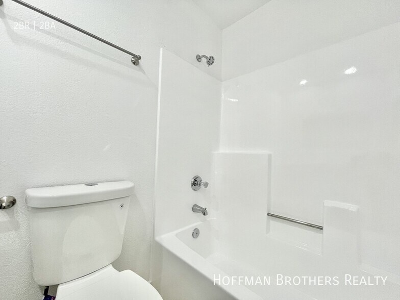 Building Photo - 14011 S Budlong Ave